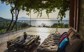 Coastal Stone Residence With Spectacular Scenery